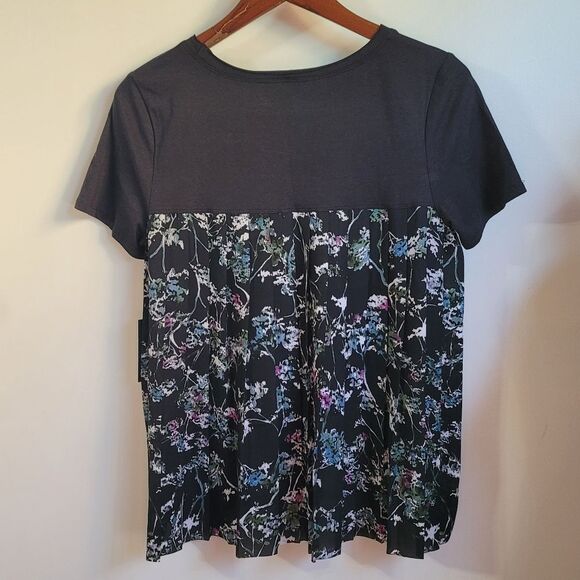 New Simply Vera Black Floral Top Size Small - Picture 7 of 7